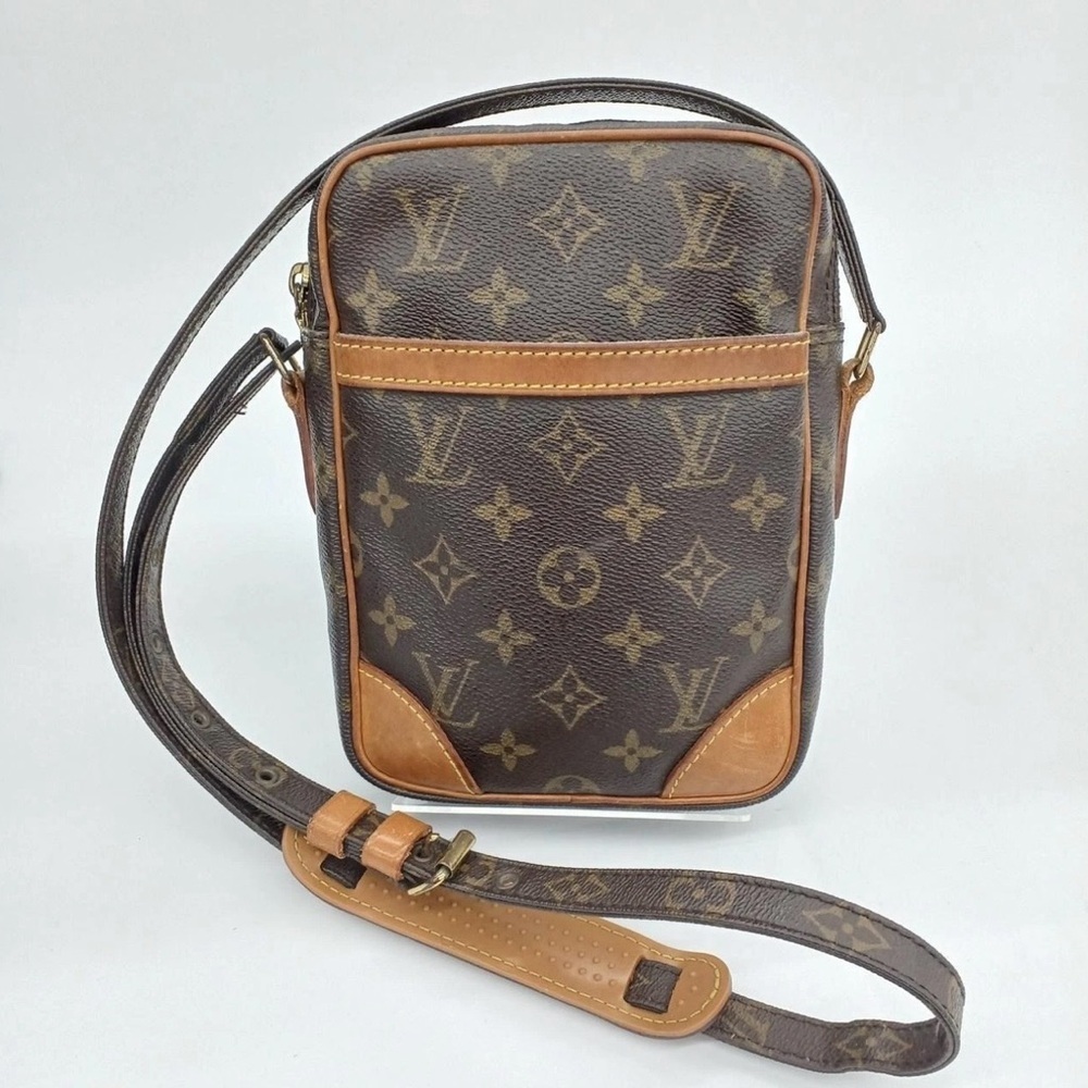 Auth Louis Vuitton Monogram
Canvas Danube M45266 Shoulder
Bag
